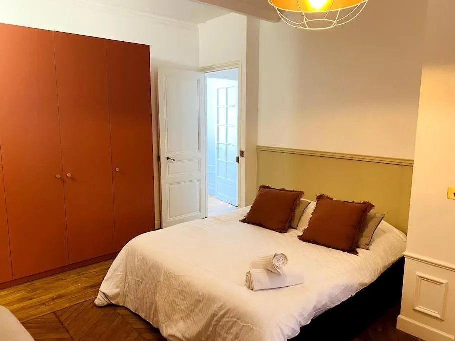 Triplex A Montmartre - Sauna Paris Apartment